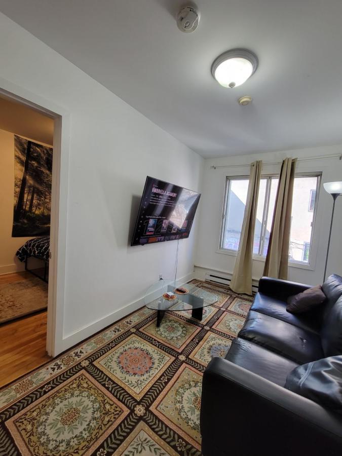 Small Condo In Montreal -Fast Wifi Екстериор снимка